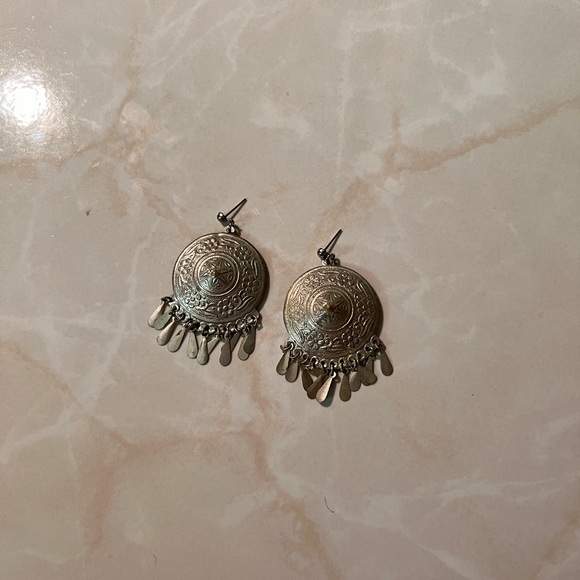 Vintage tribal/boho silver earrings. Very light weight. Post back and dangles! - Picture 5 of 5